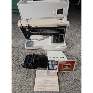 1976 SINGER 560 Electronic Diana Sewing Machine with pedal and case